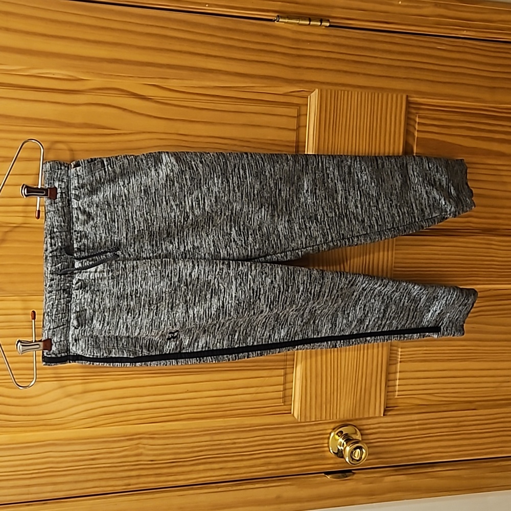 Under Armour Girls sweatpants. Sz YMD (10/12)